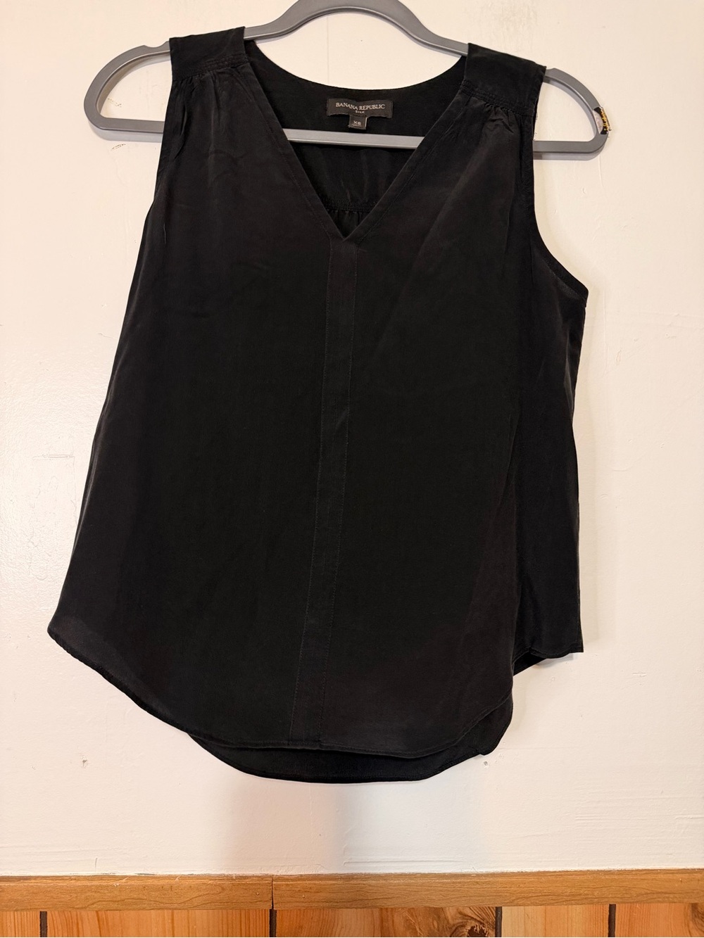 Banana Republic Black V-Neck Sleeveless Blouse